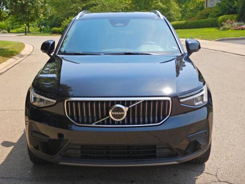 Used 2025 Volvo XC40 B5 Core image 4