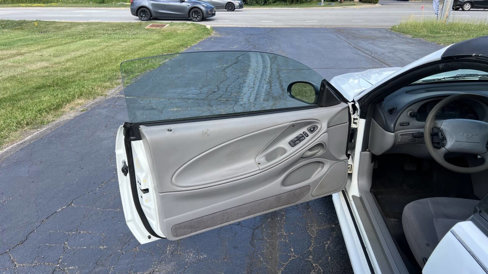 Used 1999 Ford Mustang Convertible image 29