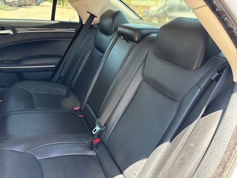 Used 2015 Chrysler 300 Limited image 18