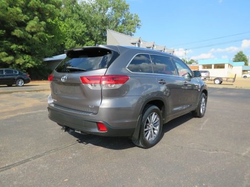 Used 2017 Toyota Highlander XLE image 8