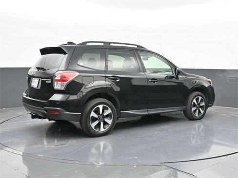 Used 2017 Subaru Forester 2.5i Premium w/ All-Weather Package image 10