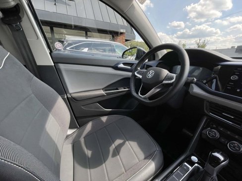 Used 2024 Volkswagen Taos SE image 17