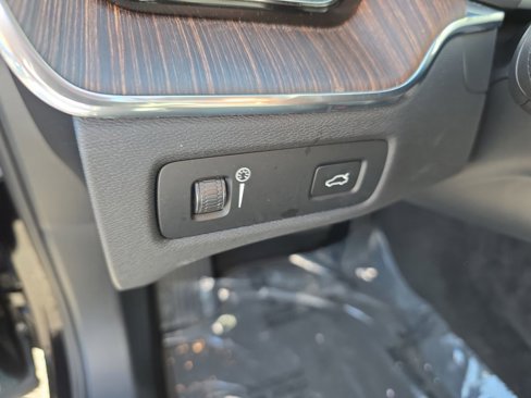Certified 2022 Volvo XC60 B5 Momentum w/ Climate Package image 23