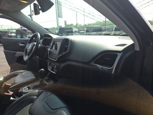 Used 2019 Jeep Cherokee Latitude Plus w/ Comfort/Convenience Group image 42