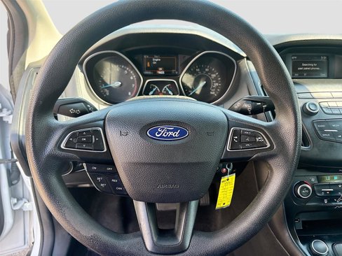 Used 2018 Ford Focus SE w/ SE Appearance Package image 12