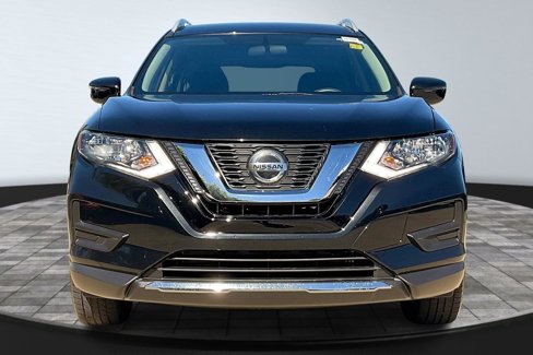 Used 2018 Nissan Rogue SV image 3
