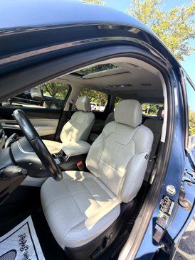 Used 2023 Kia Telluride EX w/ EX Captain's Chair Package image 9
