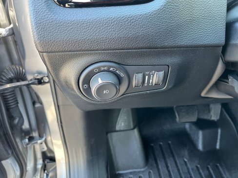Used 2021 Jeep Compass Limited image 15