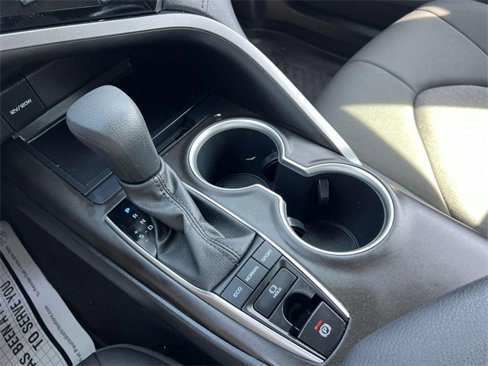Used 2022 Toyota Camry LE image 18