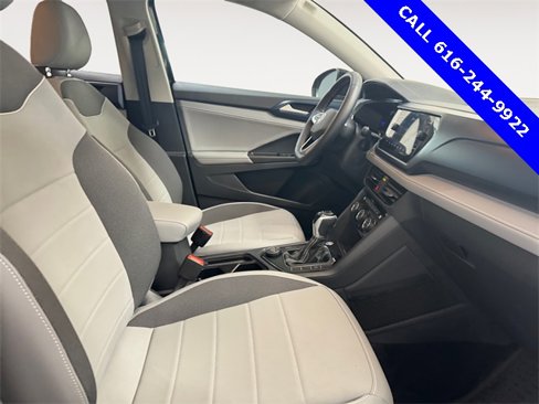 Used 2024 Volkswagen Taos SE image 21