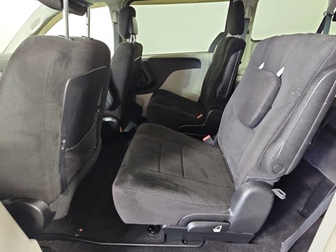 Used 2012 Chrysler Town & Country Touring image 12