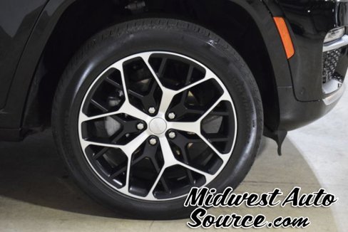 Used 2024 Jeep Grand Cherokee Summit image 11