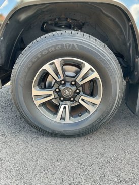 Used 2017 Toyota Tacoma TRD Sport image 10