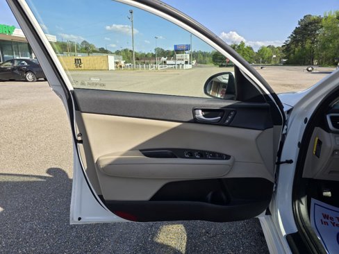Used 2017 Kia Optima LX w/ Convenience Package image 9