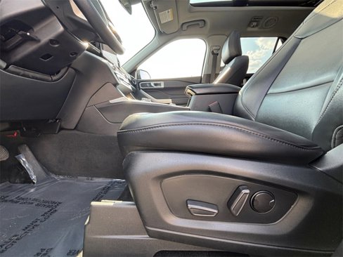 Used 2022 Ford Explorer XLT w/ Equipment Group 202A image 42