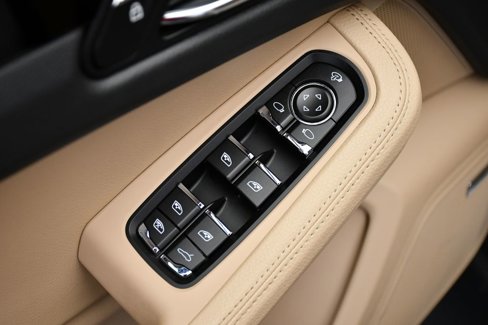 Used 2025 Porsche Macan image 37