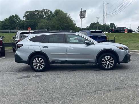 Used 2022 Subaru Outback Premium image 4