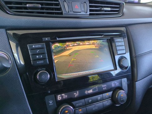Used 2018 Nissan Rogue SV image 6