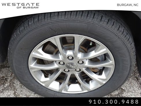 Used 2019 Jeep Cherokee Latitude Plus w/ Comfort/Convenience Group image 11