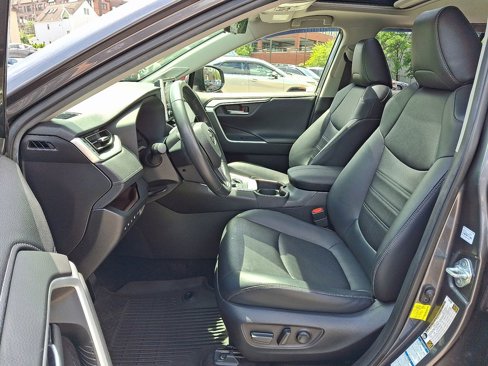 Used 2021 Toyota RAV4 Limited image 13