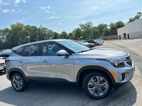 Used 2024 Kia Seltos LX image 3