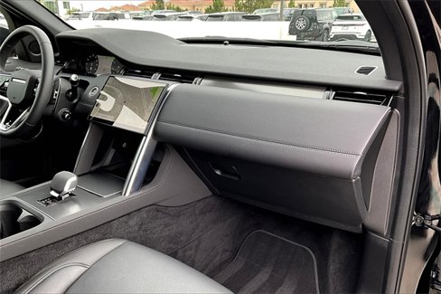 Used 2025 Land Rover Discovery Sport Dynamic SE image 17