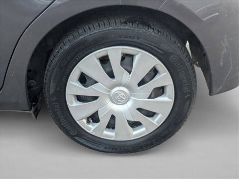 Used 2015 Toyota Yaris L image 21