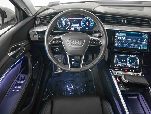 Used 2022 Audi e-tron Prestige w/ Prestige Package image 15