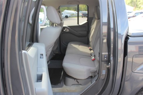Used 2015 Nissan Frontier SV image 30