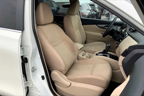Used 2018 Nissan Rogue SV image 8