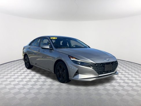 Used 2023 Hyundai Elantra SEL image 4