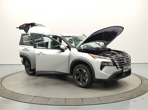 Used 2024 Nissan Rogue SV image 10