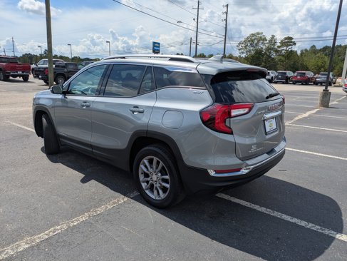 Used 2024 GMC Terrain SLT image 3
