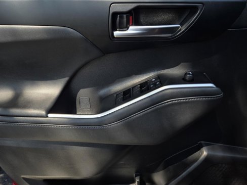 Used 2021 Toyota Highlander XLE image 21