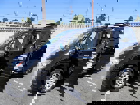 Used 2016 Nissan Quest SV image 3