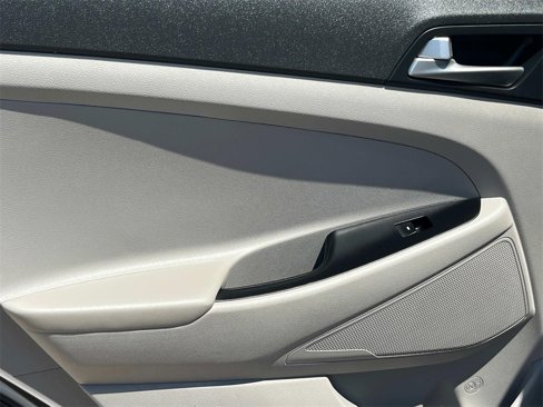 Used 2020 Hyundai Tucson SE image 14