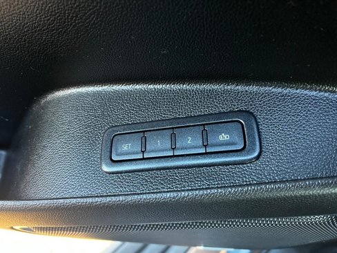 Used 2020 Chevrolet Suburban LT image 13