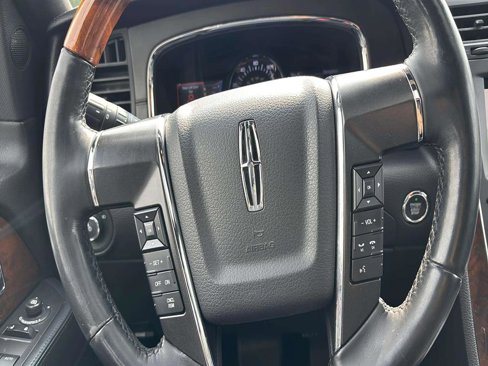 Used 2016 Lincoln Navigator Select image 20