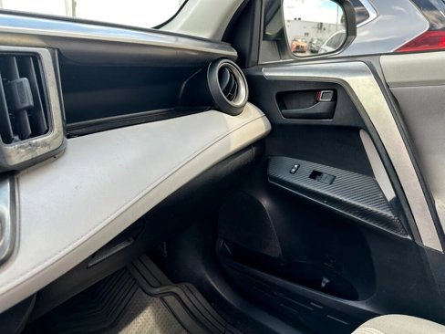Used 2013 Toyota RAV4 LE image 17