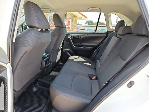 Used 2024 Toyota RAV4 LE image 8