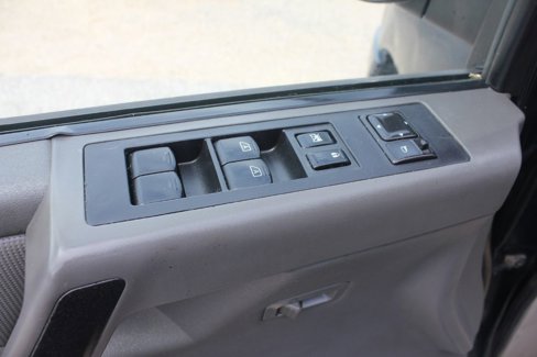 Used 2004 Nissan Armada LE w/ (SR2) Sunroof Pkg (LE) image 28