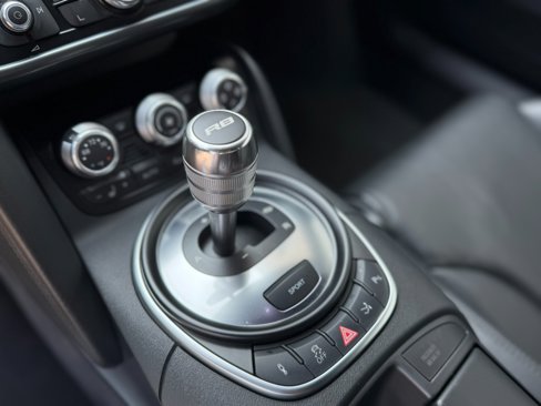 Used 2011 Audi R8 V8 image 11