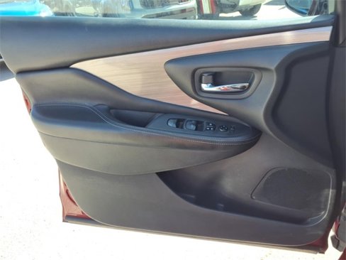Used 2015 Nissan Murano SV w/ Cargo Package w/Cover image 21