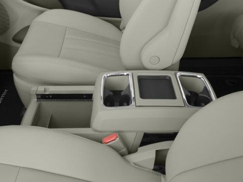 Used 2016 Chrysler Town & Country Touring w/ Driver Convenience Group image 18