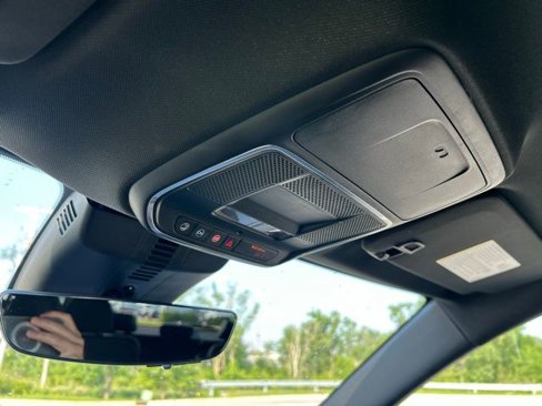 Used 2024 Chevrolet Traverse RS image 17