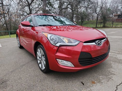 Used 2017 Hyundai Veloster image 1