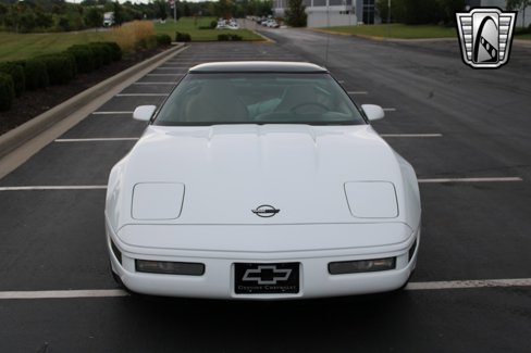 Used 1996 Chevrolet Corvette Coupe image 8