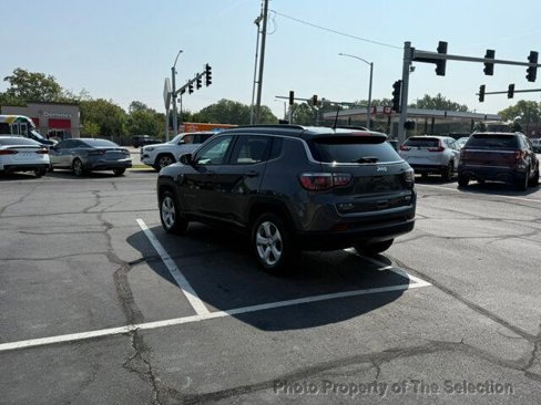 Used 2017 Jeep Compass Latitude w/ Cold Weather Group image 12