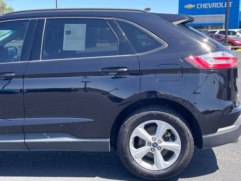 Used 2020 Ford Edge SE image 6