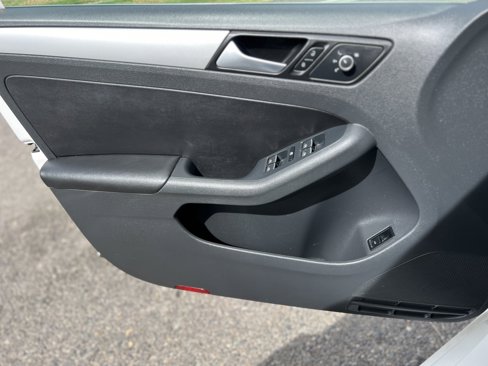 Used 2013 Volkswagen Jetta SE image 10